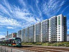 Стоимость от 5,3 млн рублей. Остановка трамвая, три детских сада и две школы рядом.